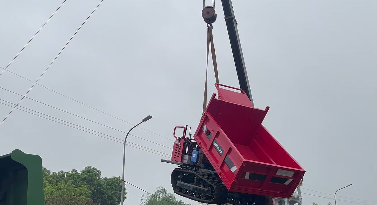 Xe cẩu nhấc xe rùa bánh xích 1,5 tấn lên xe tải đi Đồng Nai